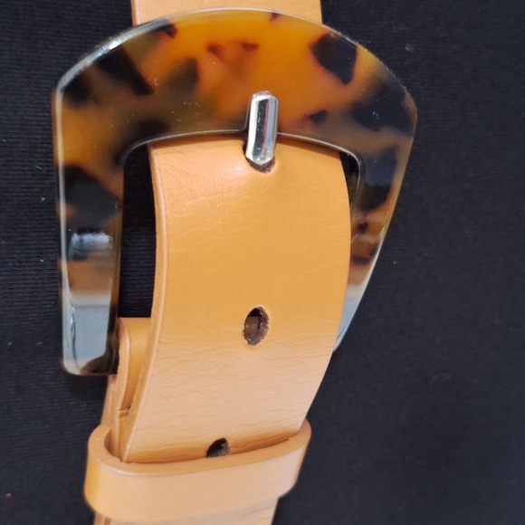 Genuine leather tan belt/ Tortoise shall buckle [L/M] - Picture 3 of 6